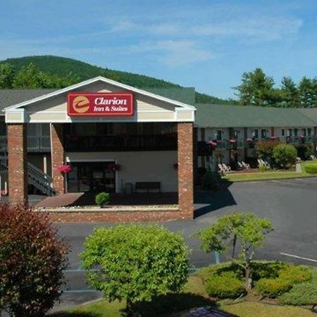 Clarion Inn & Suites At The Outlets Of Lake George Kültér fotó