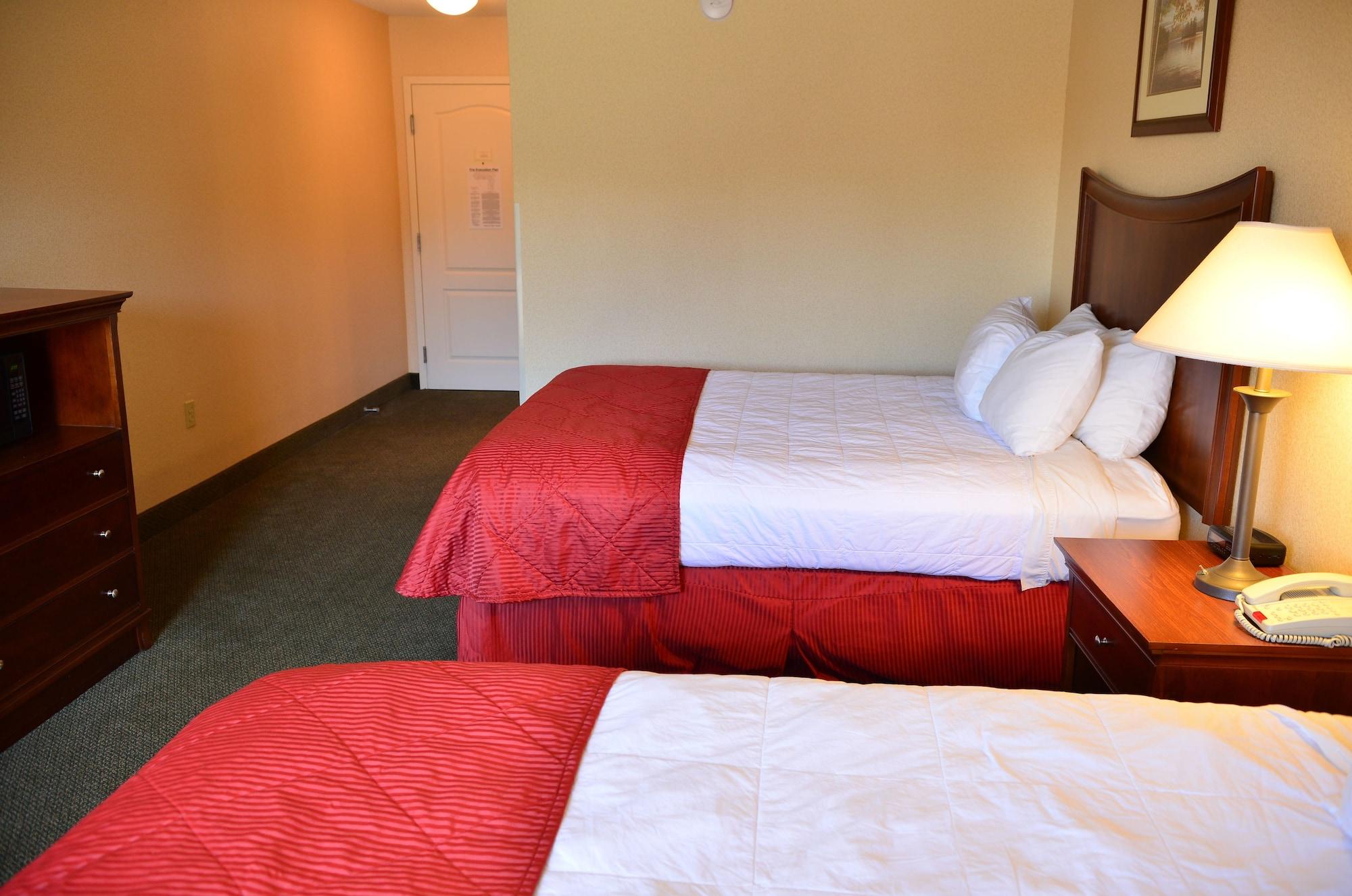 Clarion Inn & Suites At The Outlets Of Lake George Kültér fotó