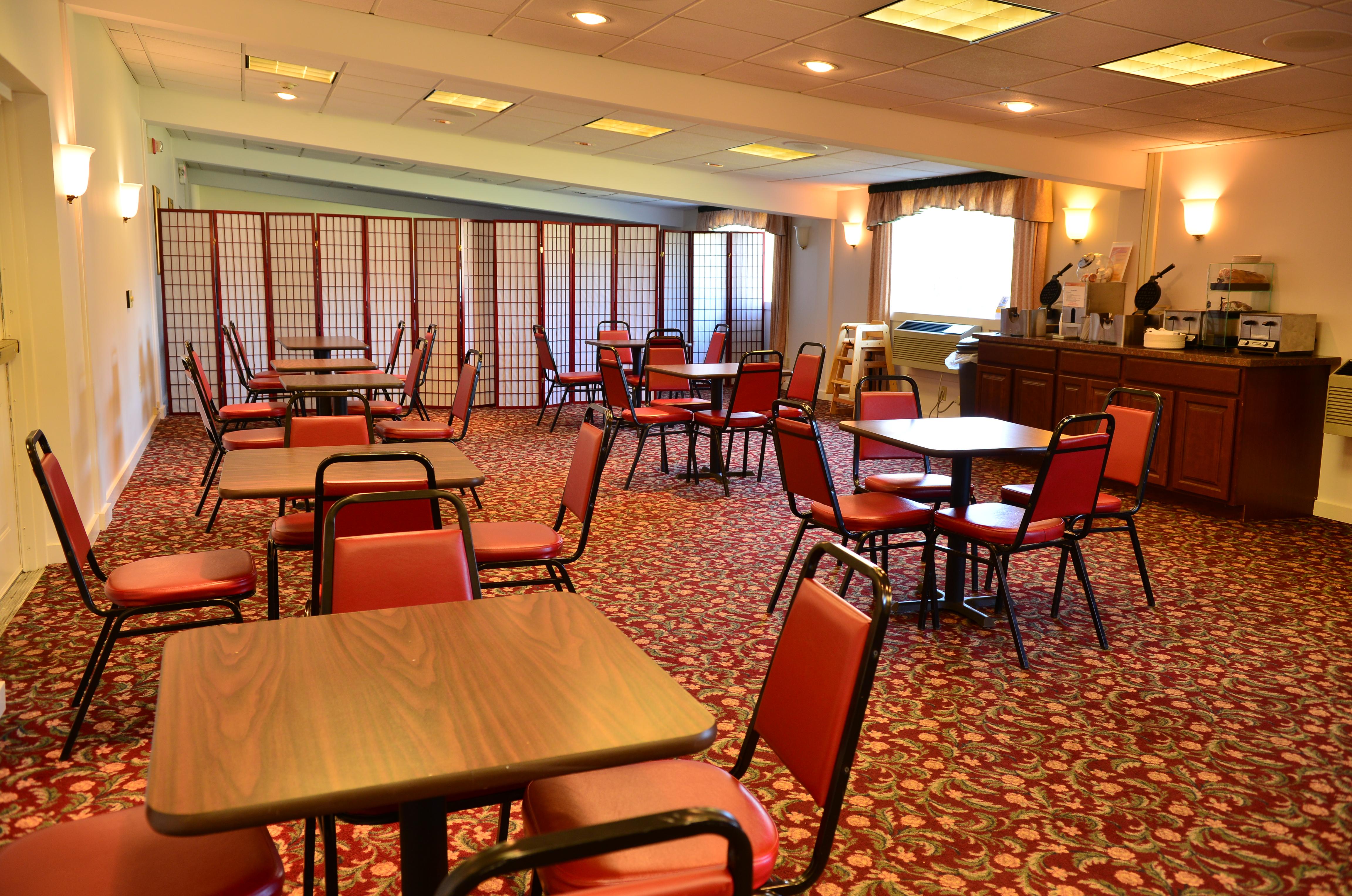 Clarion Inn & Suites At The Outlets Of Lake George Kültér fotó