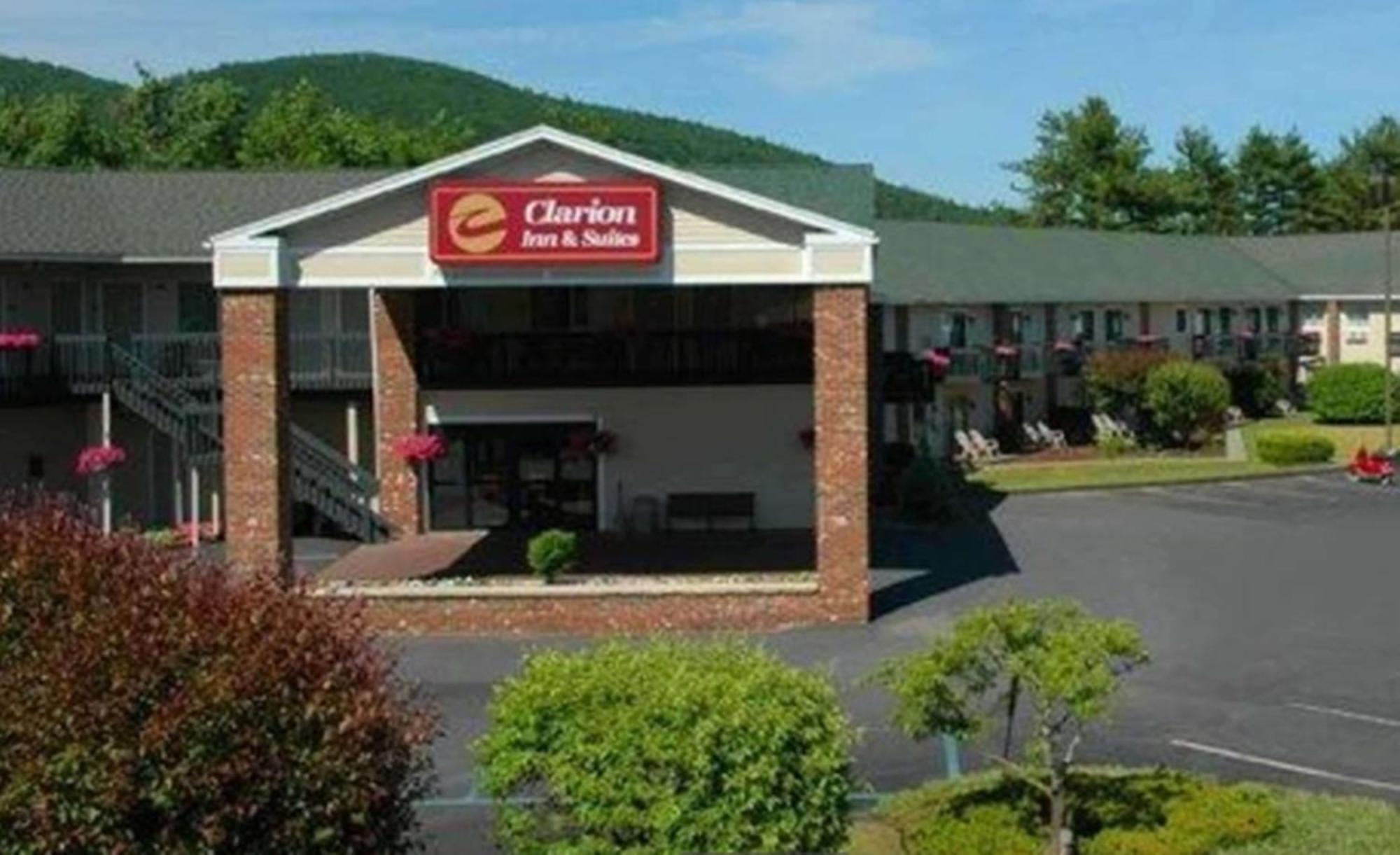Clarion Inn & Suites At The Outlets Of Lake George Kültér fotó
