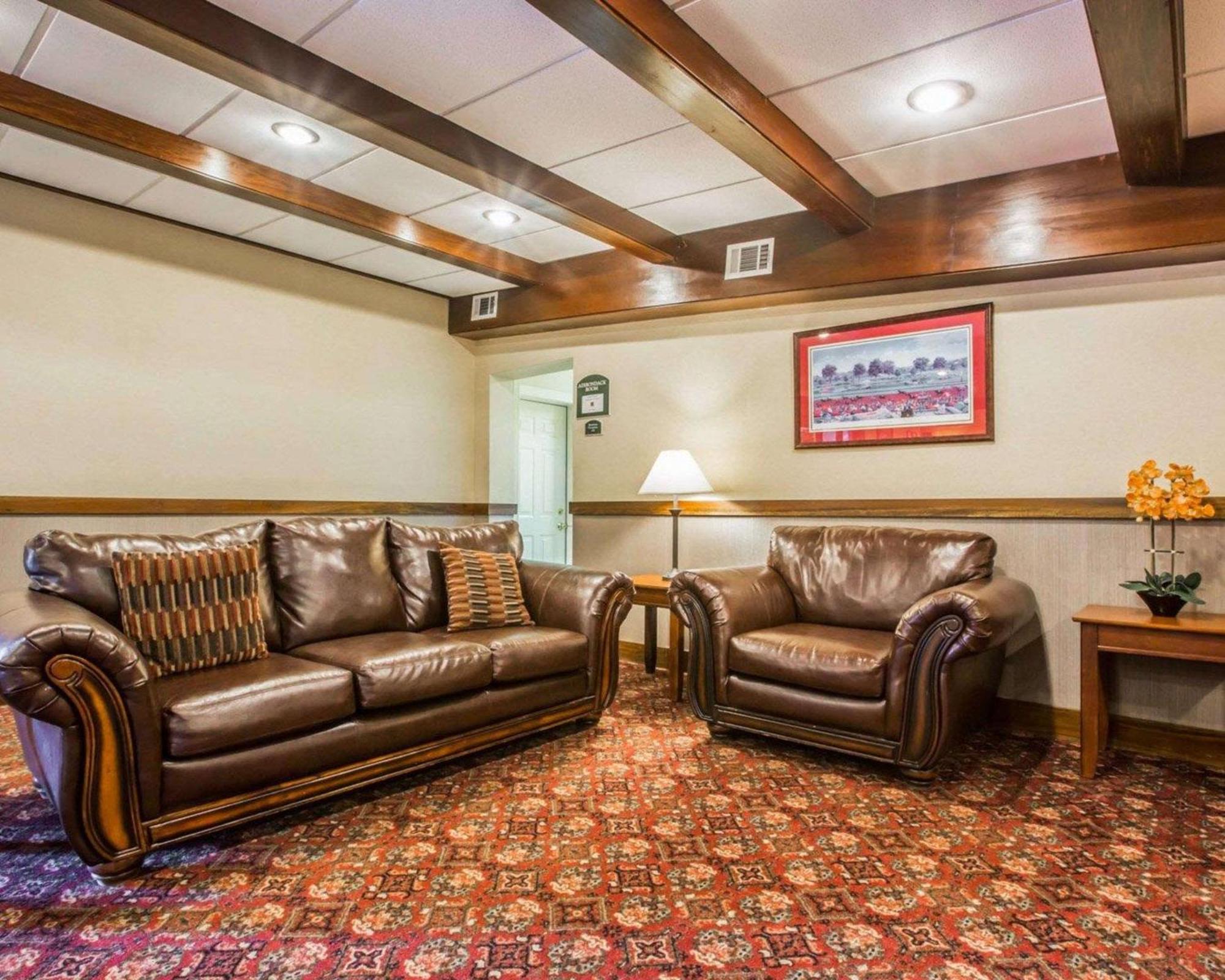 Clarion Inn & Suites At The Outlets Of Lake George Kültér fotó